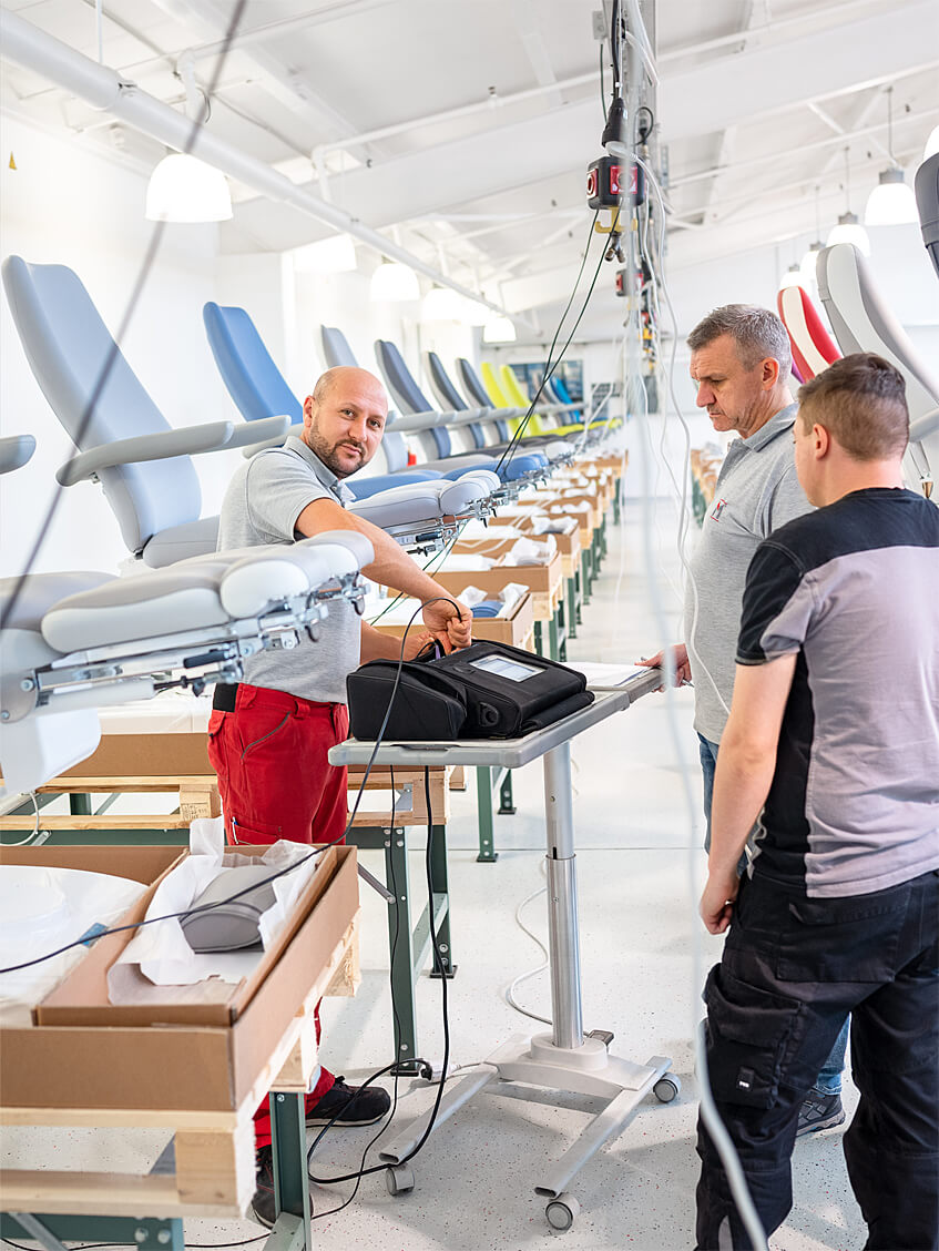 Einblick in die Fertigung beim Therapiestuhl Hersteller MEDICAL