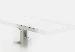 Multifunktionstisch: Haken zur Aufbewahrung von Taschen