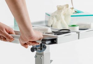 Multifunktionstisch mit praktischem Griff