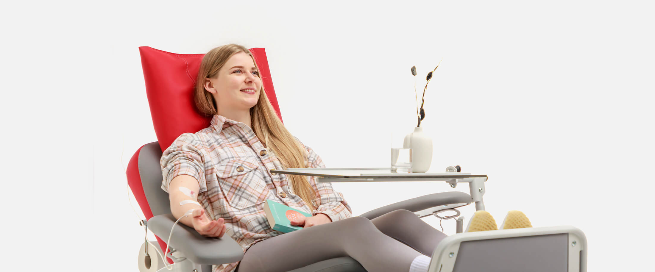 Zufriedene Patientin im Therapiestuhl