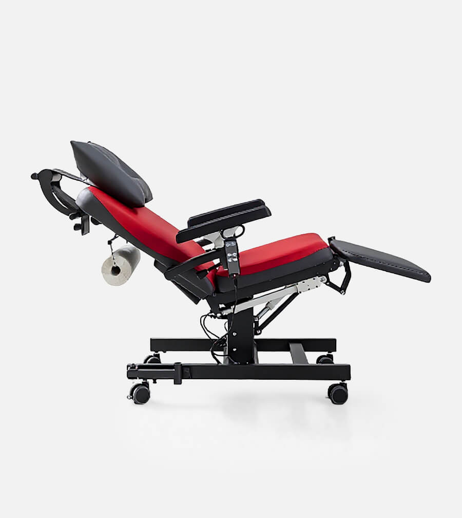 Zurückgelehnte Haltung im Therapiestuhl (Abbildung 1)